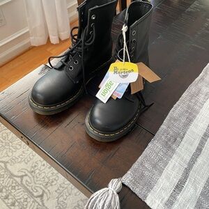 Dr. Martens Airware software boots